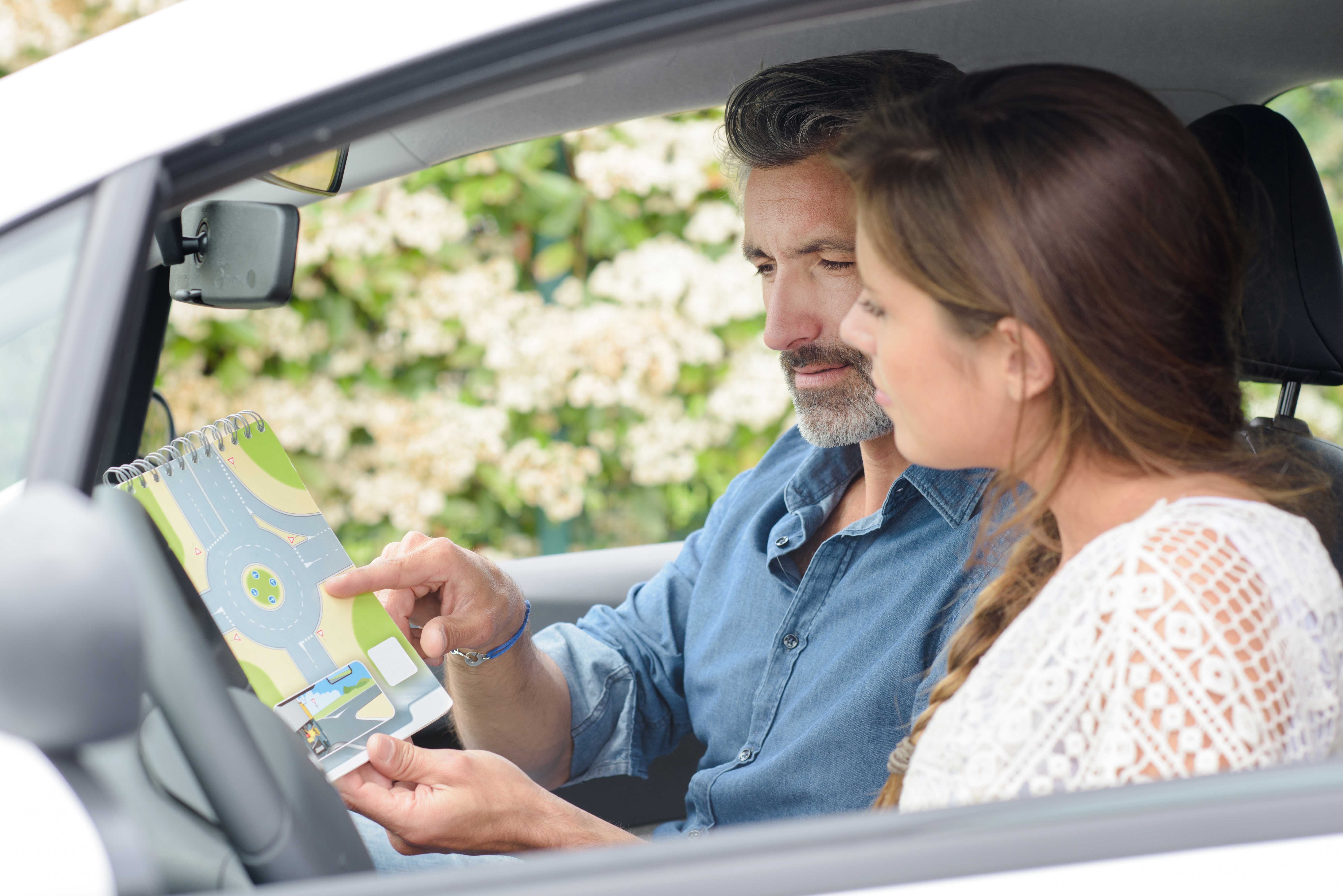 Élève en formation permis B avec son moniteur CER